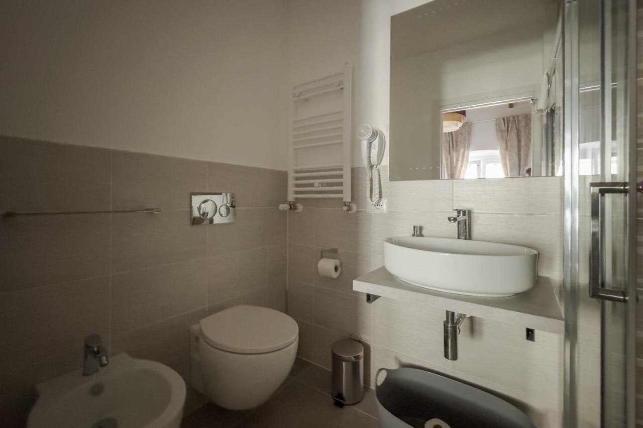 White Ostilia Guesthouse Rome Extérieur photo